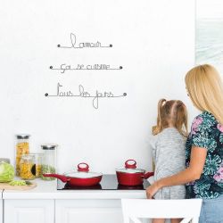 Citation " L'amour ça se cuisine tous les jours " en fil de fer - à punaiser - Bijoux de mur