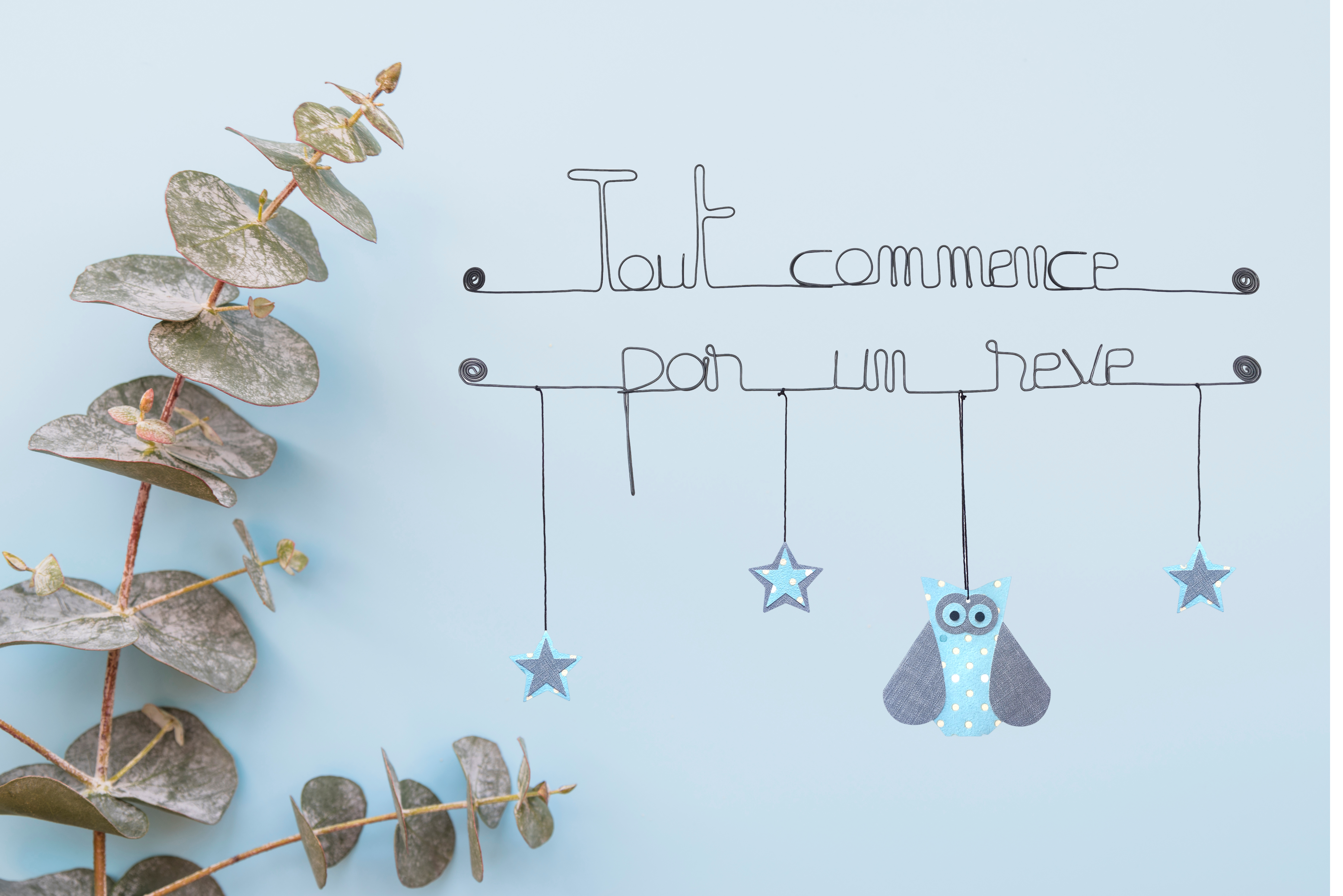 Citation colorée en fil de fer - Chouette - Bleu : Tout commence par un rêve - Bijoux de mur